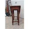 Image 9 : Gate Leg Table 29x30x12 Extends to 40''