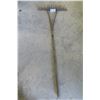 Image 1 : Primitive Wood Rake
