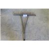 Image 3 : Primitive Wood Rake