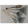 Image 3 : Yard Tools Scraping Shovel and Fan Rakes