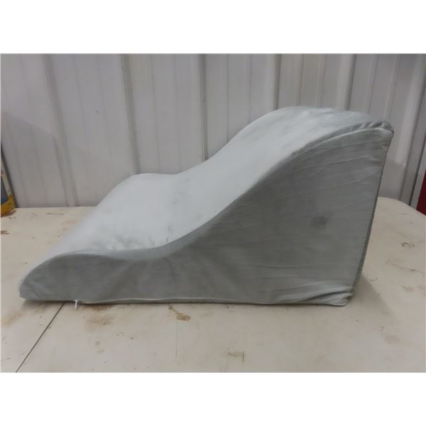 X-Large Wedge Pillow New or Store Return 