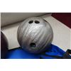Image 3 : (2) 10-Pin Bowling Balls and Tote Bag