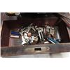 Image 4 : Antique Electric Singer Sewing Machine with Locking Case