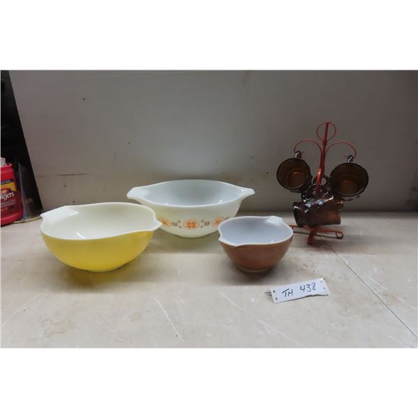 3 Pyrex Mixing Bowls and 4 Anchor Amber Coffee Mugs with Mug Tree