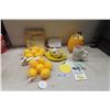 Image 1 : Lemon Décor: New Cookie Jar, Coffee Mug, Slogan Signs, Plastic Lemons and Dessert Bowl Set