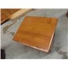Image 3 : End Table 22'' x 24'' x 21'' 