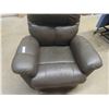 Image 3 : Leather/Leather Style Reclining Chair 