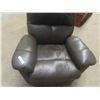 Image 3 : Leather/Leather Style Reclining Chair 