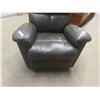 Image 4 : Leather/Leather Style Reclining Chair 