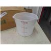 Image 2 : 2 Boxes of 6-Quart Food Containers 