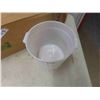 Image 3 : 2 Boxes of 6-Quart Food Containers 