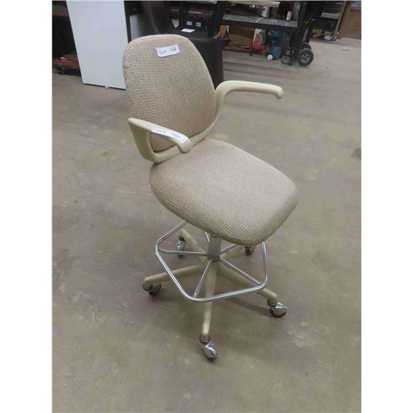 Swivel Rolling Chair
