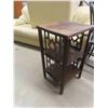 Image 5 : Stand 26'' x 15'' x 14'' & Hoop Back Chair 