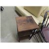 Image 6 : Stand 26'' x 15'' x 14'' & Hoop Back Chair 