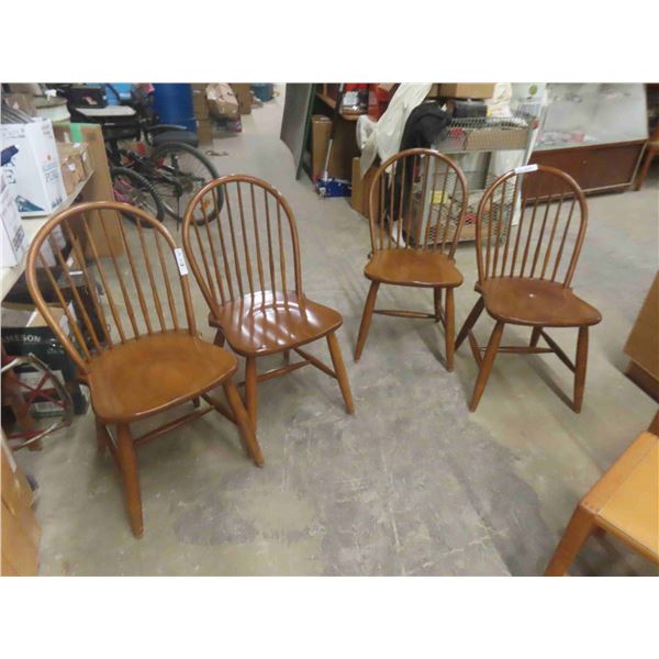 4 Matching Wood Kitchen Chairs 