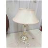 Image 5 : Mirror 24'' Diameter and Table Lamp 
