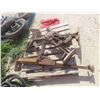 Image 6 : 4 Building Jacks 