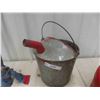 Image 5 : Lubster Pump, Gas Pail, Safety Can 