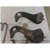 Image 6 : 2 Meat Hooks, 2 Victor Leg Traps, Wood Goose Decoy 