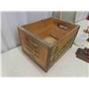 Image 3 : Canada Dry Crate, Washboard (Cracked Glass), Chalkware &