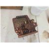 Image 4 : Canada Dry Crate, Washboard (Cracked Glass), Chalkware &