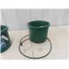 Image 3 : 2 Heated Buckets, 2 Gallon 