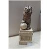 Image 1 : Yard Ornament Lion 25'' Tall