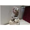 Image 2 : Yard Ornament Lion 25'' Tall