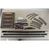Image 1 : N Scale Train Set, Tracks & 6 Cars 