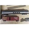 Image 4 : N Scale Train Set, Tracks & 6 Cars 