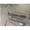 Image 3 : 6x Hand Tools, Post Hole Digger, Axe, 2 Wrecking Bars, Pliers, Snips 