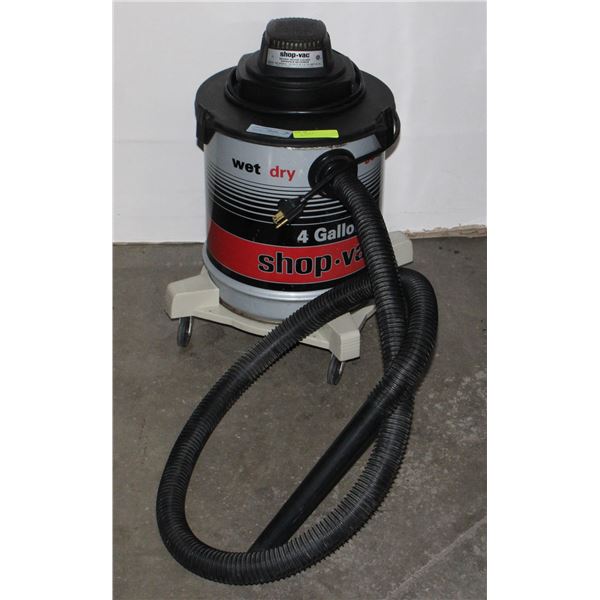 SHOP VAC 4 GALLON WET/ DRY VACUUM WITH HOSE