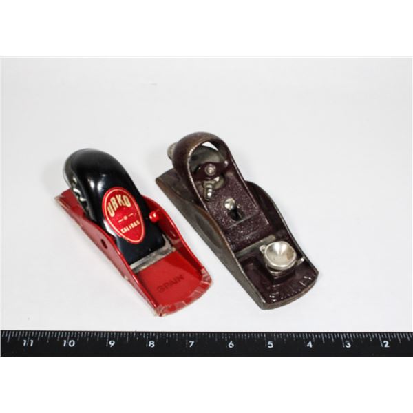 TWO VINTAGE WOOD PLANES. ONE IS STANLEY