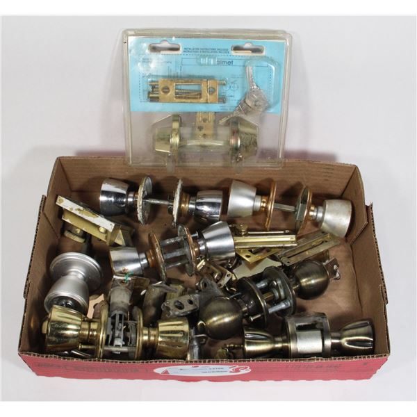 LARGE LOT OF DOOR HANDLES, LOOKS LIKE