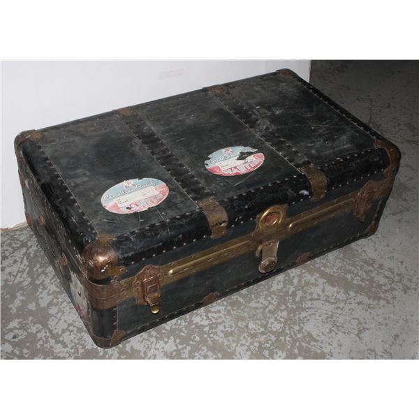 CANADIAN PACIFIC STICKERED TRUNK