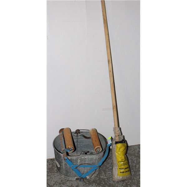VINTAGE GALVANIZED MOP BUCKET WITH NEW MOP