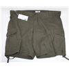 Image 1 : BRAND NEW WITH TAGS MENS GREEN SHORTS SIZE 44 100%