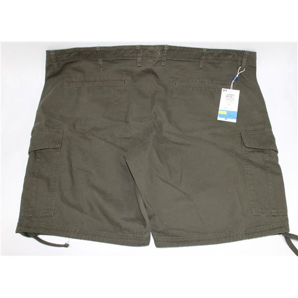 BRAND NEW WITH TAGS MENS GREEN SHORTS SIZE 46 100%