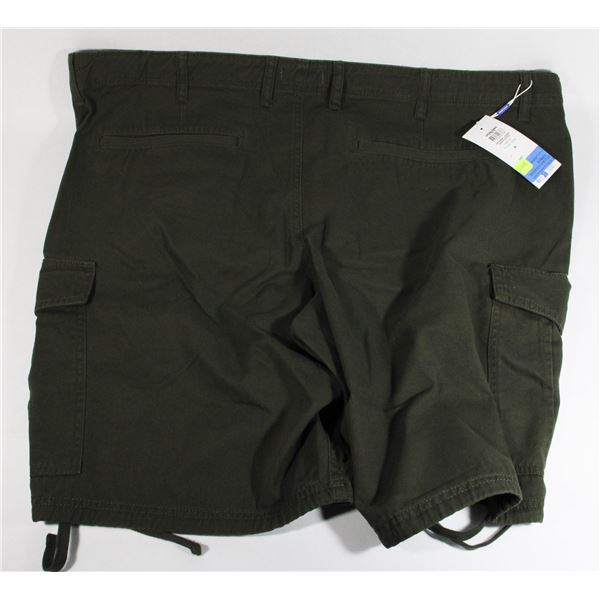 BRAND NEW WITH TAGS MENS GREEN SHORTS SIZE 46 100%