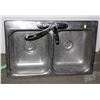 Image 1 : COMMERCIAL SINK WITH PLUMBING USED 32"X 20 3/4