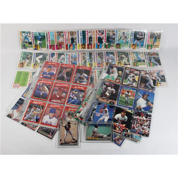 LARGE LOT OF ASSORTED BASEBALL CARDS IN SLEEVES