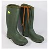 Image 1 : SIZE 9 MADE IN USA GREEN RUBBER BOOTS