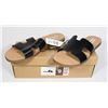 Image 1 : SIZE 9 WOMEN'S STEVE MADDEN SLIDES