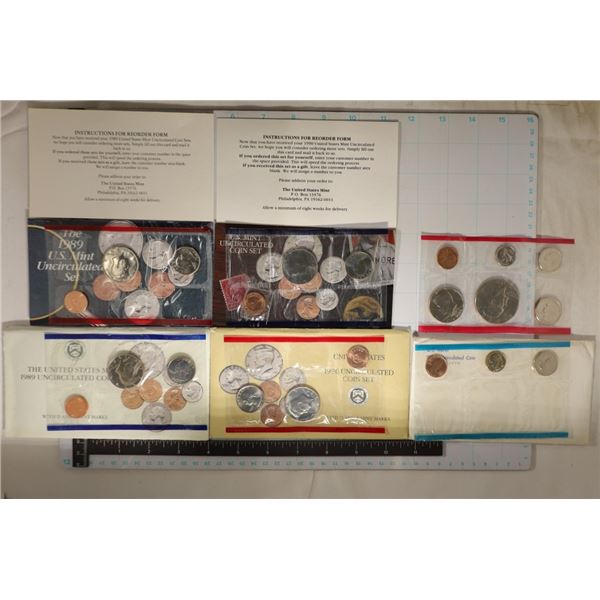 3 PARTIAL US MINT SETS (WITH ENVELOPES): 1989-P &D