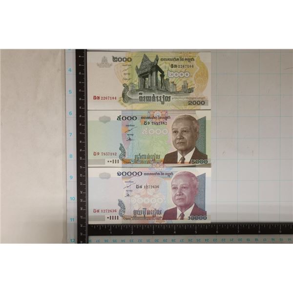 3-CRISP UNC CAMBODIA BILLS: 2006-10000 RIELS, 2007