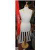 Image 1 : FEMALE DRESS FORM MANNEQUIN