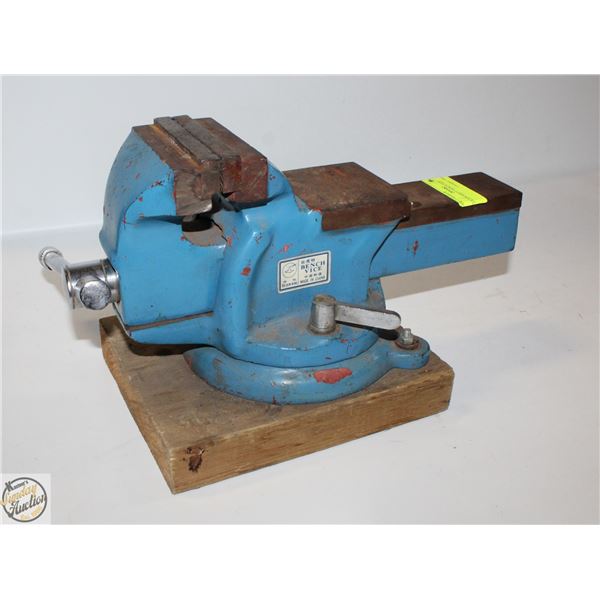 GOLDEN BIRD 4" BENCH VICE