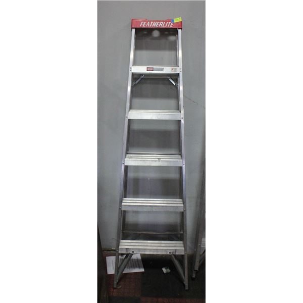 6 FT FEATHER LITE LADDER