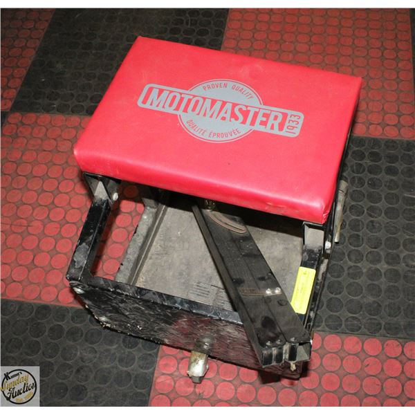 MOTOMASTER SEAT/STEP STOOL