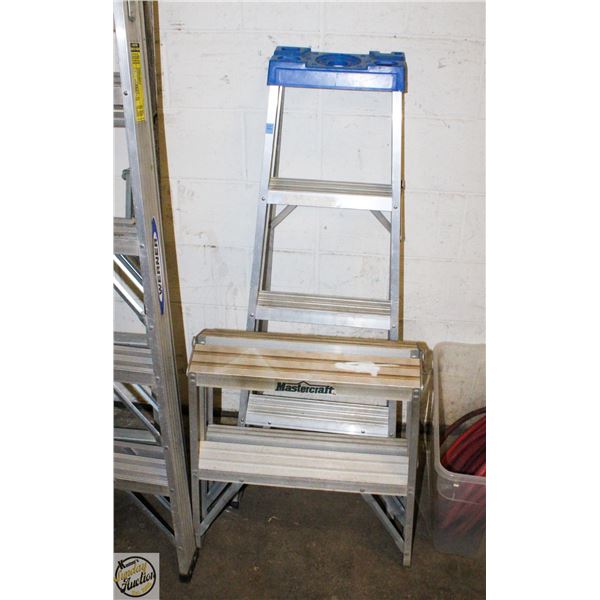 LOT OF 2 LADDERS SMALL